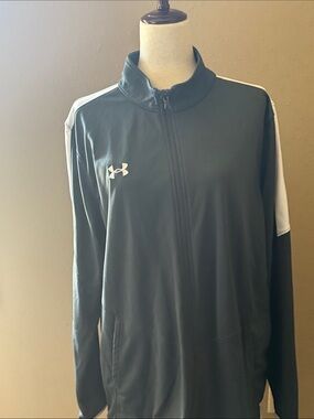 Under Armor men’s gray shirt with half zipper